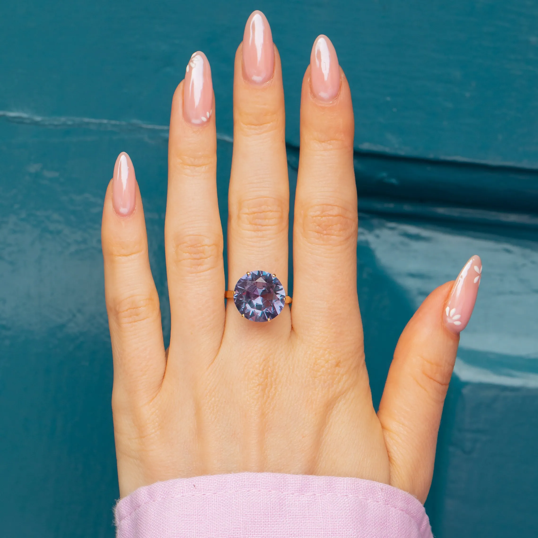 9ct Gold Colour-Change Sapphire Ring, 8.15ct