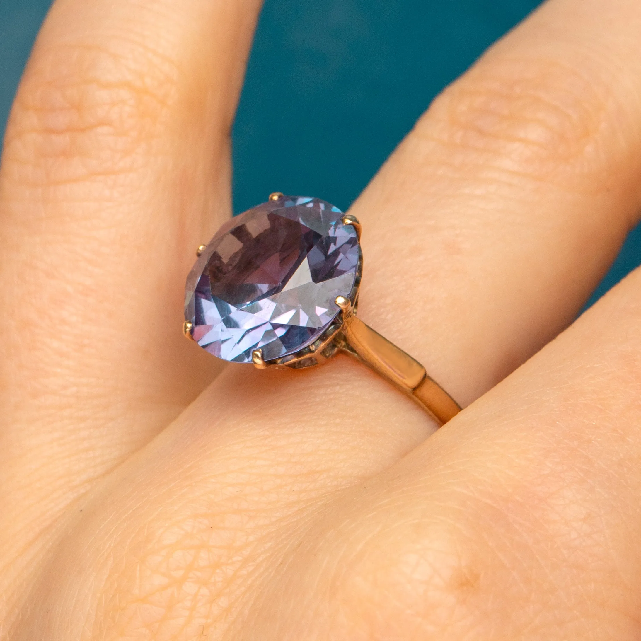 9ct Gold Colour-Change Sapphire Ring, 8.15ct