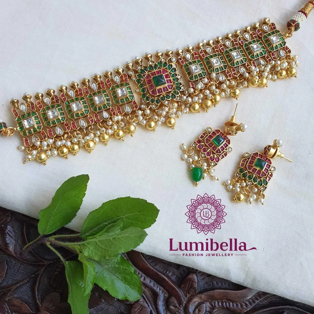 Choker Necklace With Green Beads