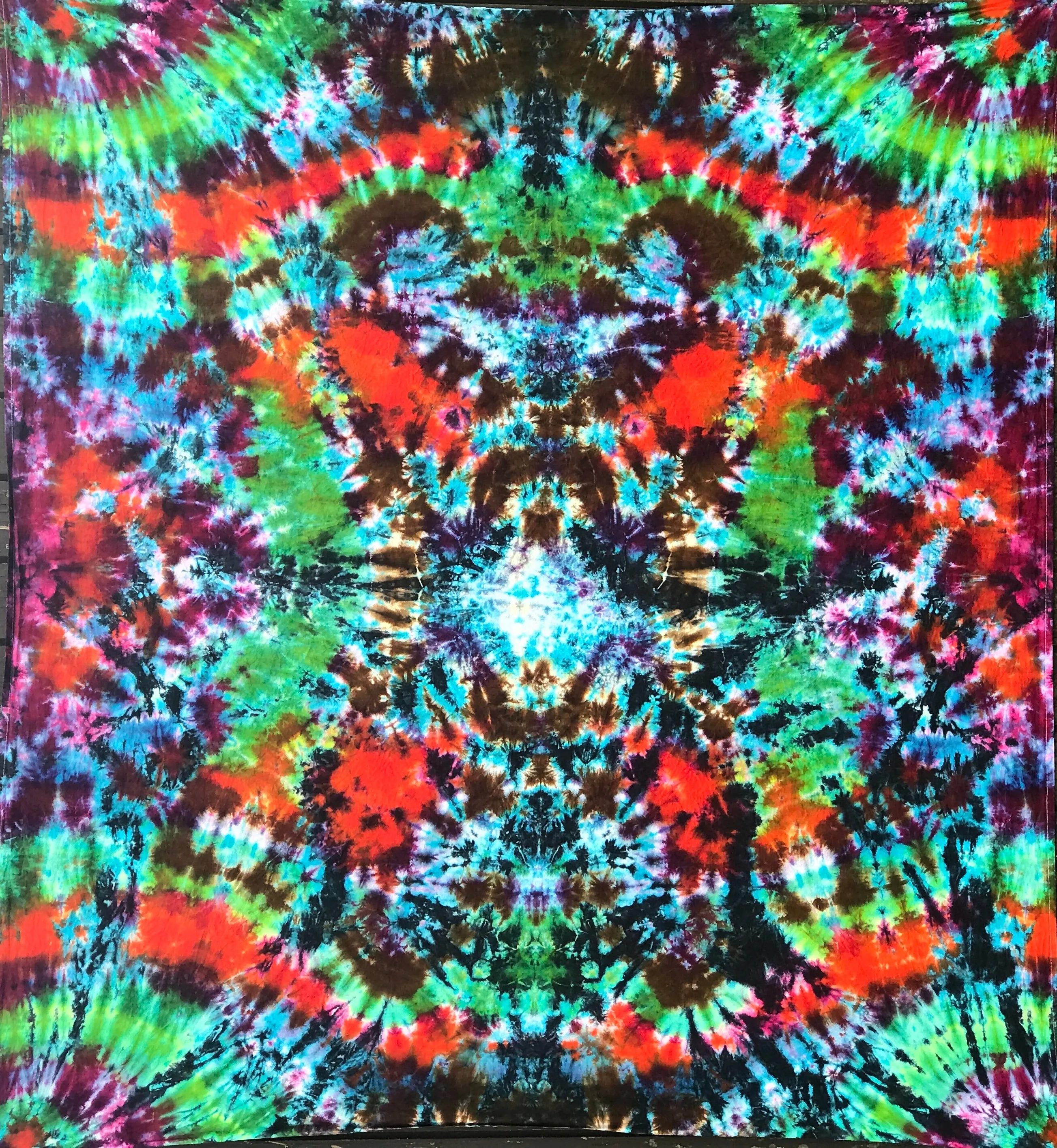 Intentionally Random Tie-Dye Scrunch Tapestry